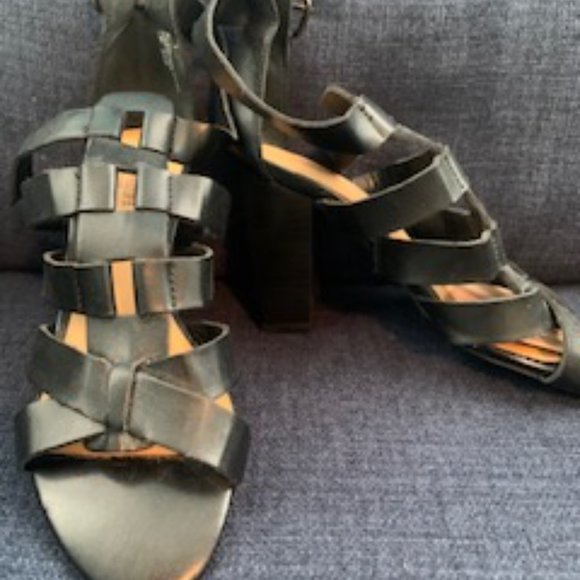 Crown Black Strap Sandals - Picture 3 of 4